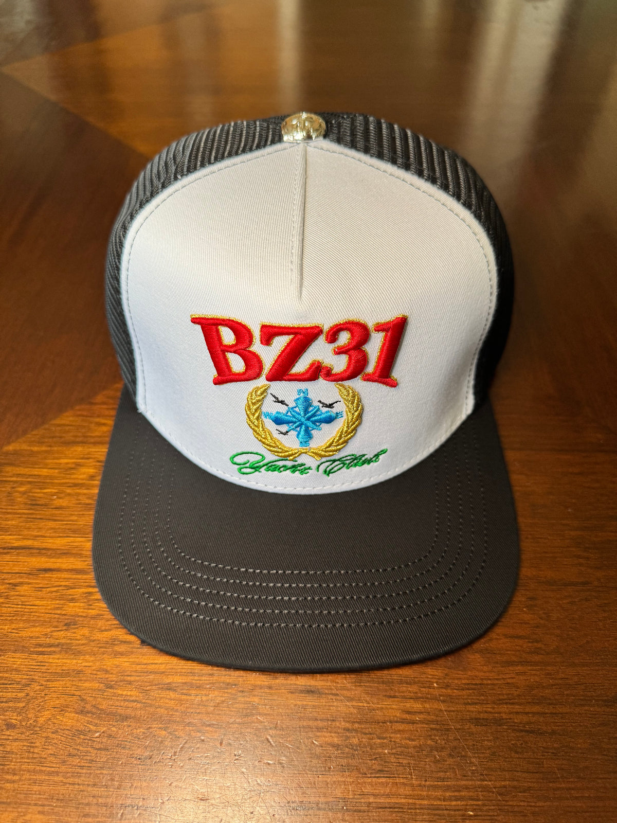 THIRTY ONE HATS | BZ31 YACHT CLUB FLAT BRIM FRIENDS & FAMILY